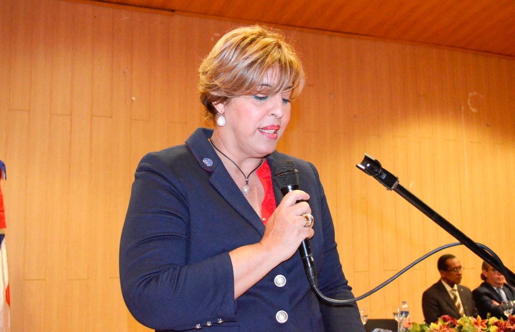 Maestra Josefina Disla en conferencia sobre Justicia Constitucional en el Estado Social y democrático de Derecho